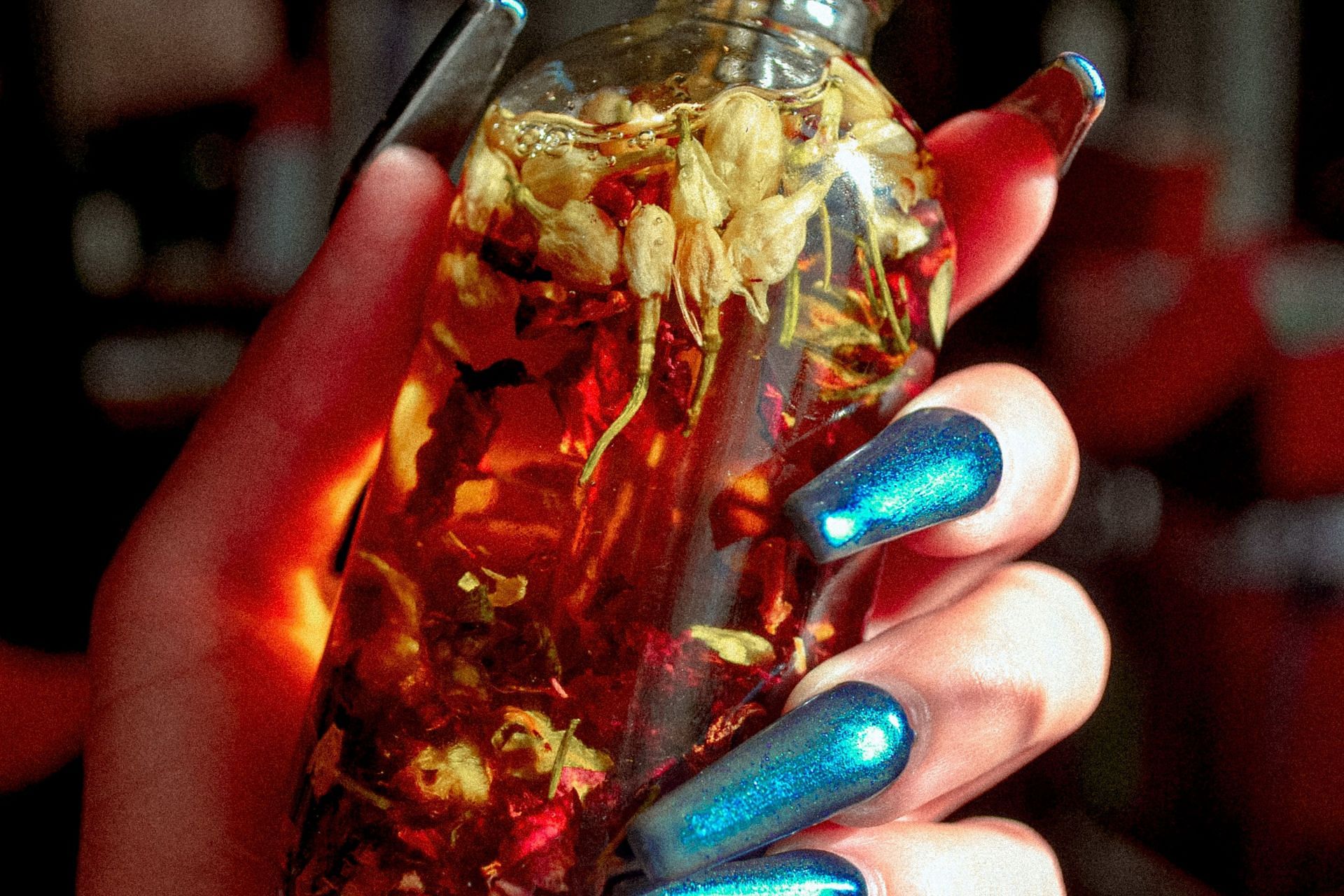 Clears your sinuses (Image via Unsplash/Sam Limon)